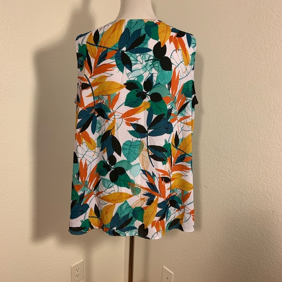 EUC Worthington Sleeveless Colored Leaves Top - Picture 6 of 8